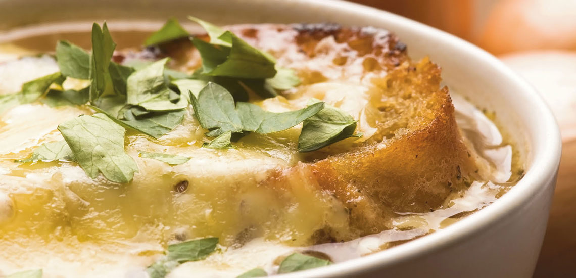 Zuppa di cipolle gratinata